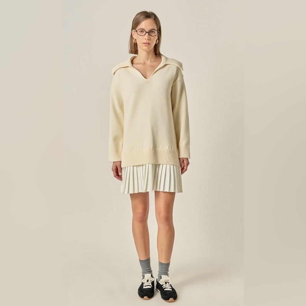 English Factory NWT size Medium Cream Knit Sweater with Pleated Skirt